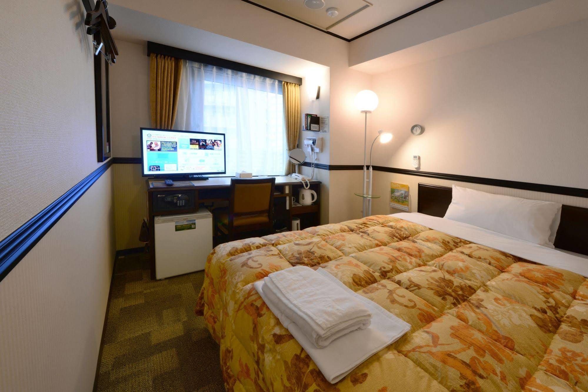 Toyoko Inn Hokkaido Sapporo-Eki Minami-Guchi Exterior foto
