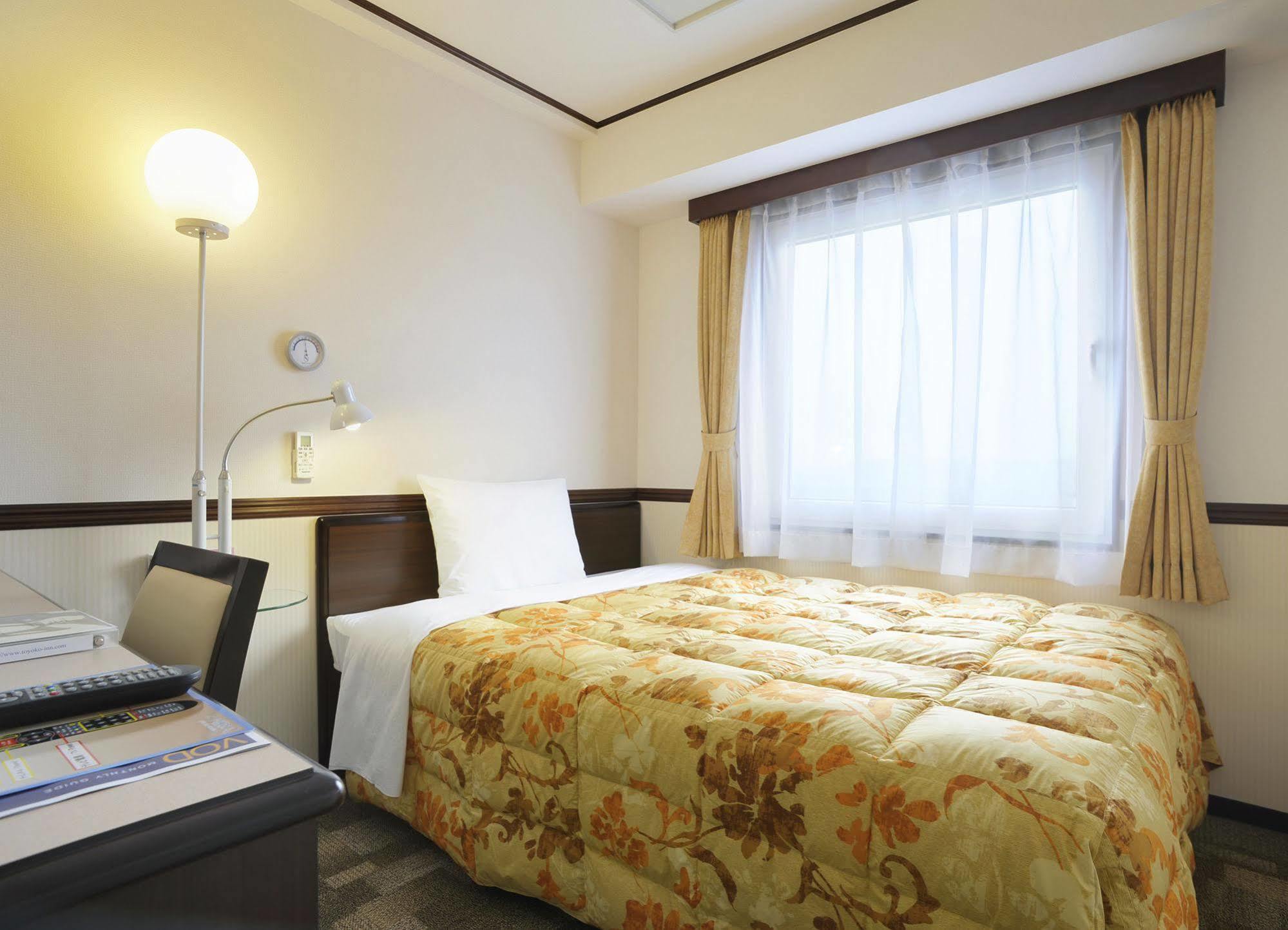 Toyoko Inn Hokkaido Sapporo-Eki Minami-Guchi Exterior foto
